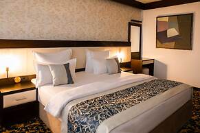 Malak Regency Hotel