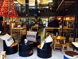 Norn Nung Len Cafe & Hostel