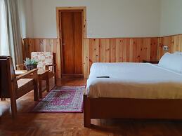 Khamsum Inn