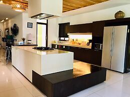 Amatapura Beach Villa 10