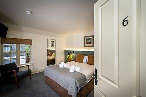 The Loch Ness Inn