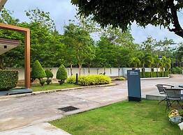 Seree Grand Resort