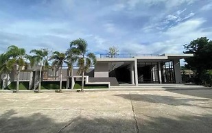 Seree Grand Resort