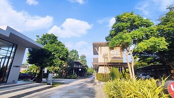 Seree Grand Resort