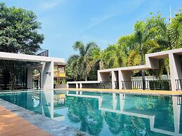 Seree Grand Resort