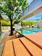Seree Grand Resort