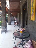 Liyer House