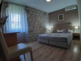 Carol Rooms