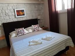 Carol Rooms