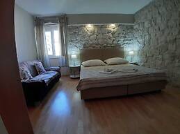 Carol Rooms