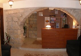 Carol Rooms