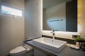Karon Beach Pool Villa