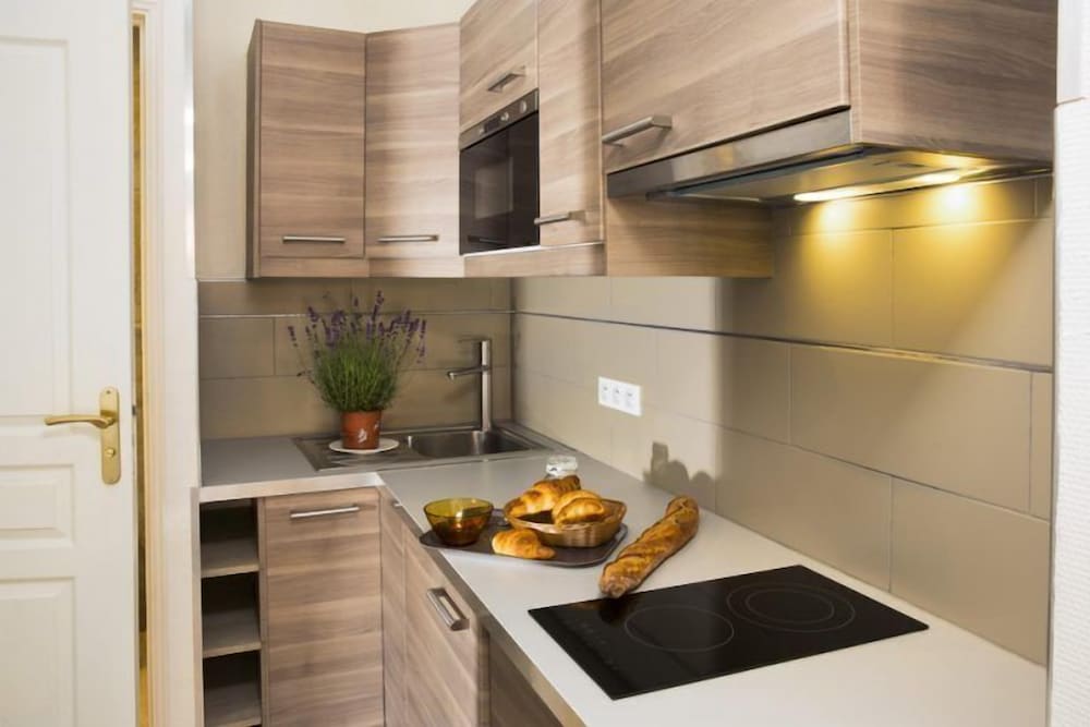 Bastille Hostel