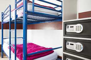Bastille Hostel