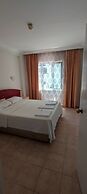 Basil's Apart Hotel
