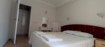 Basil's Apart Hotel