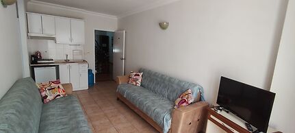 Basil's Apart Hotel
