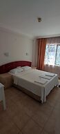 Basil's Apart Hotel