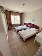 Basil's Apart Hotel