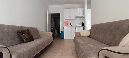 Basil's Apart Hotel