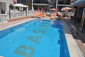Basil's Apart Hotel