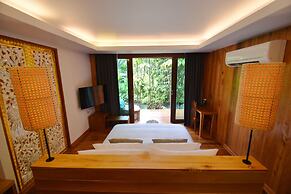 The Nine Thipthara Klongson Resort