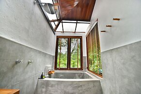 The Nine Thipthara Klongson Resort
