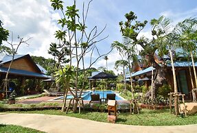 The Nine Thipthara Klongson Resort