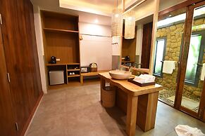 The Nine Thipthara Klongson Resort