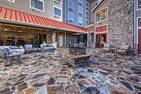Black Fox Lodge Pigeon Forge, Tapestry Collection by Hilton