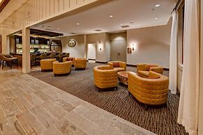 Black Fox Lodge Pigeon Forge, Tapestry Collection by Hilton