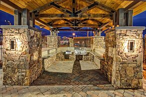 Black Fox Lodge Pigeon Forge, Tapestry Collection by Hilton