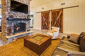Black Fox Lodge Pigeon Forge, Tapestry Collection by Hilton