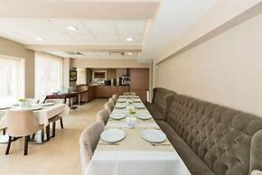 La Garden Hotel