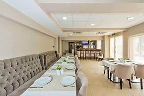La Garden Hotel
