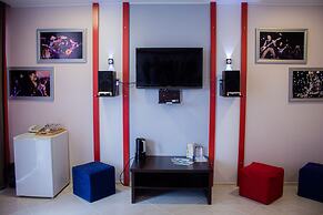Rock Hotel First Line