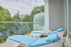 SPA HOTEL NEMO with dolphins