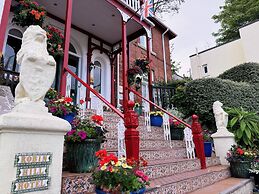 The Robin Hill Hotel