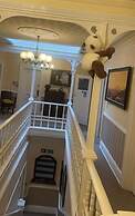 The Robin Hill Hotel