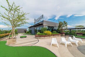 Pause and Play Hotel