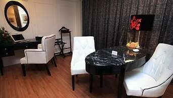 Crown Garden Hotel