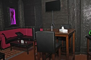 Acacia Hotel & Suites
