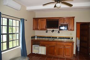 Bamboleo Inn Belize