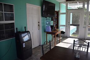 Bamboleo Inn Belize