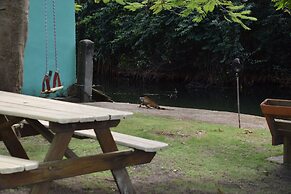 Bamboleo Inn Belize