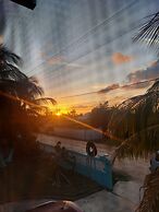 Bamboleo Inn Belize