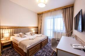 Gold Hotel