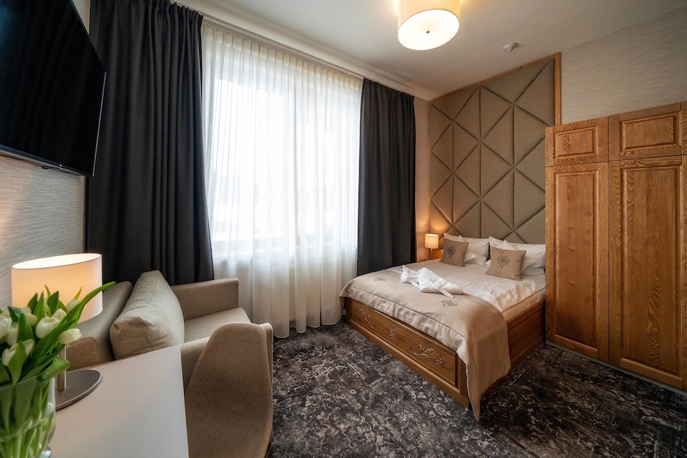 Gold Hotel