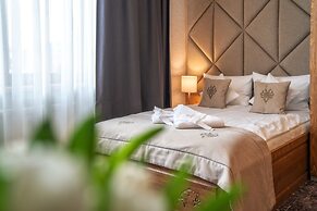 Gold Hotel