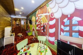 Gold Hotel